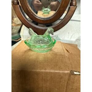 Green mini hen on nest salt cellars